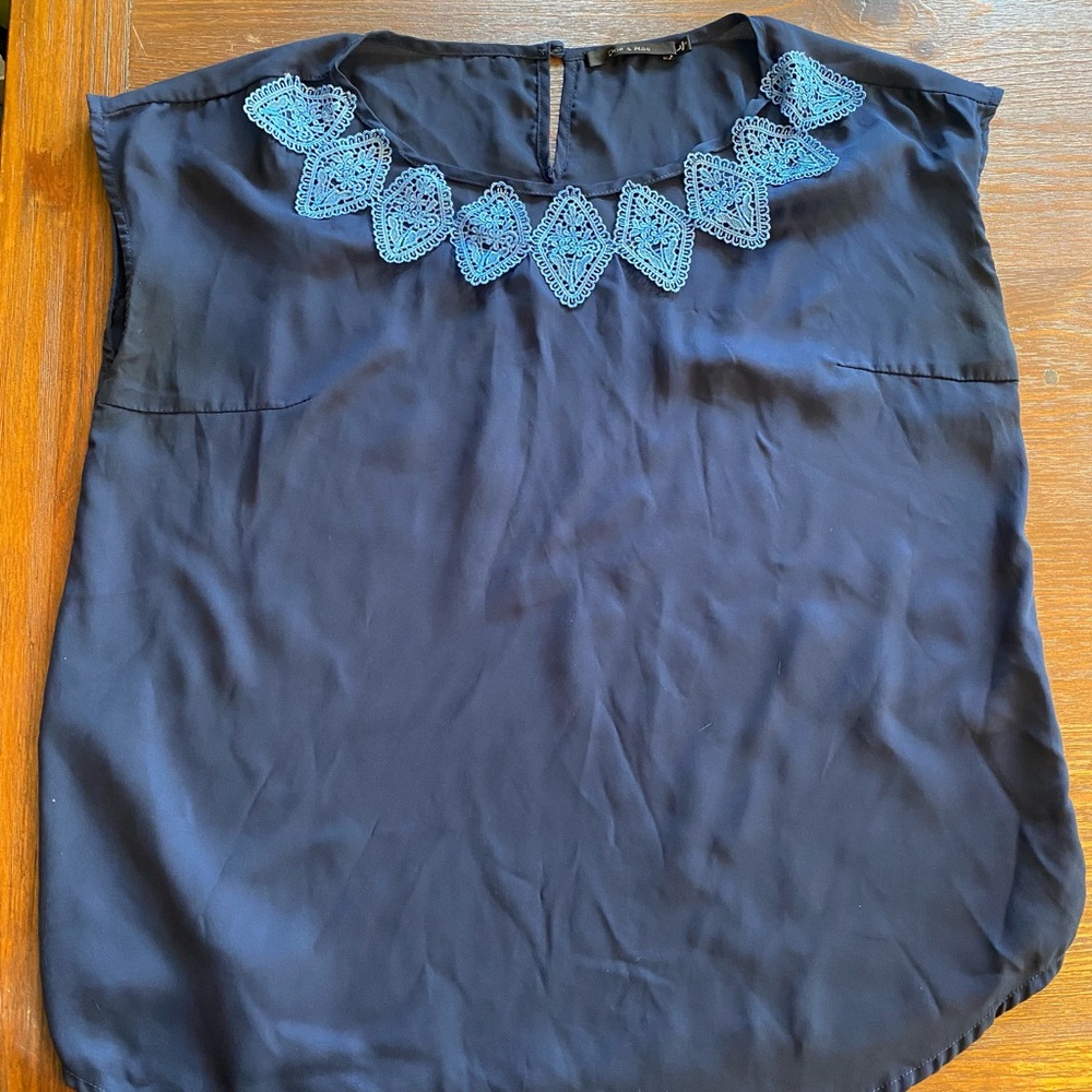Doe & Rae Elegant Navy Blue Women's Top boho crochet Lace Detail large